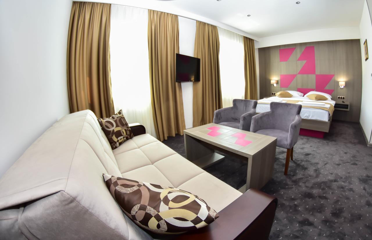 Hotel Kljuc Екстер'єр фото
